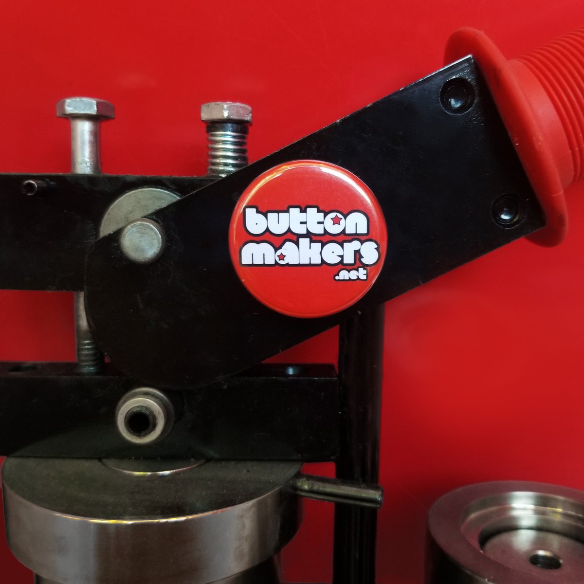 buttonmakers's tweet image. I'm making magnets to send to our DIY customers. Keep it on the side of your machine to remove stuck shells!