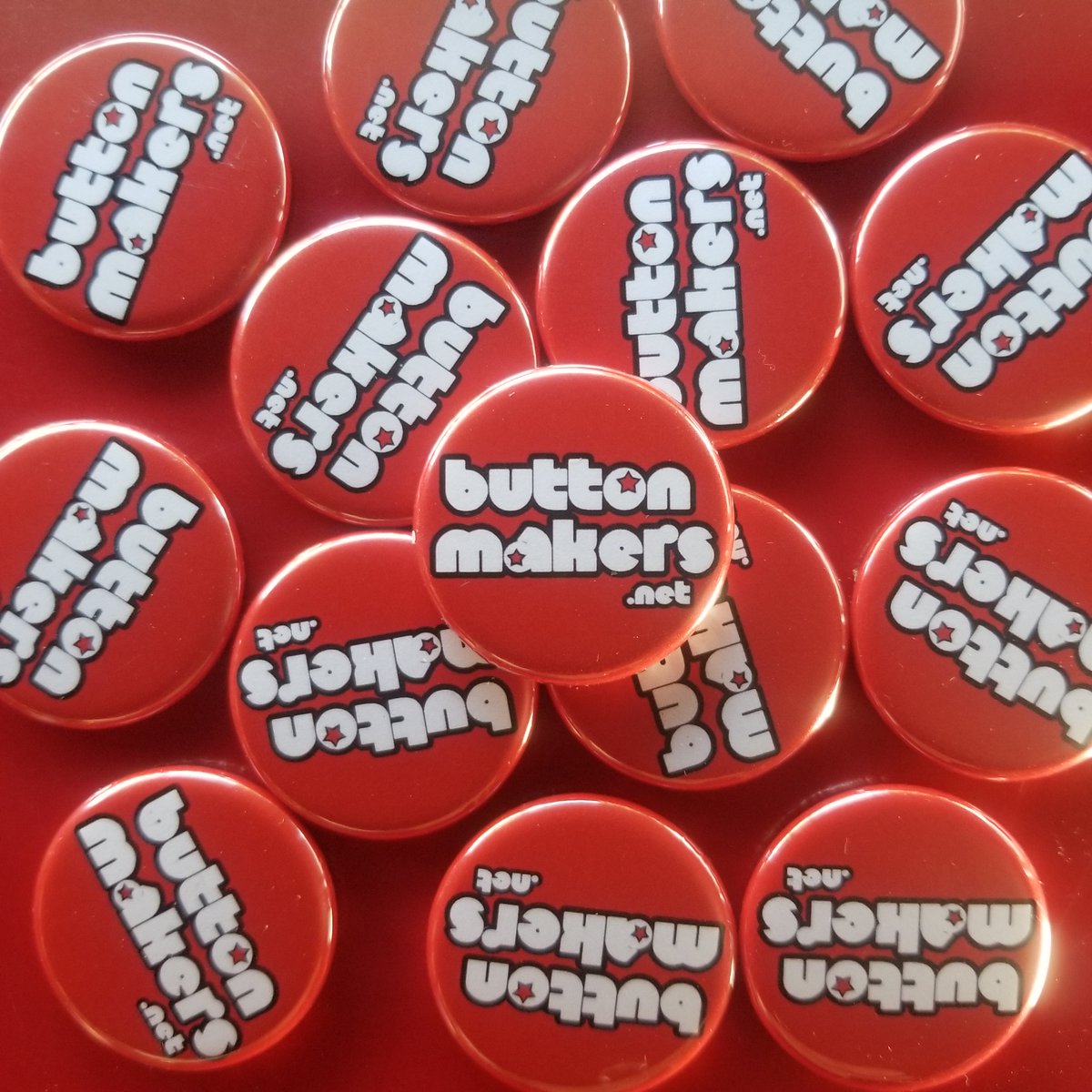 buttonmakers's tweet image. I'm making magnets to send to our DIY customers. Keep it on the side of your machine to remove stuck shells!