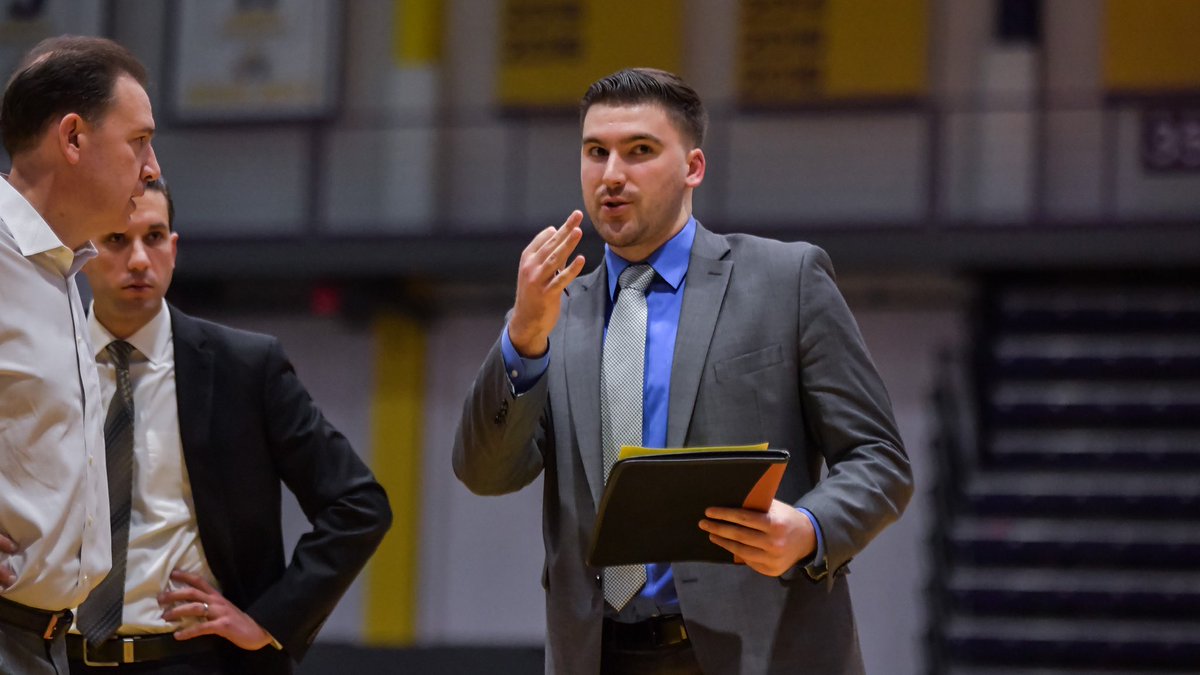 UAlbanyMBB's tweet photo. #ThrowbackThursday @G_Stire 
Then vs Now. 
#PurpleFam https://t.co/39EDJY6Xee