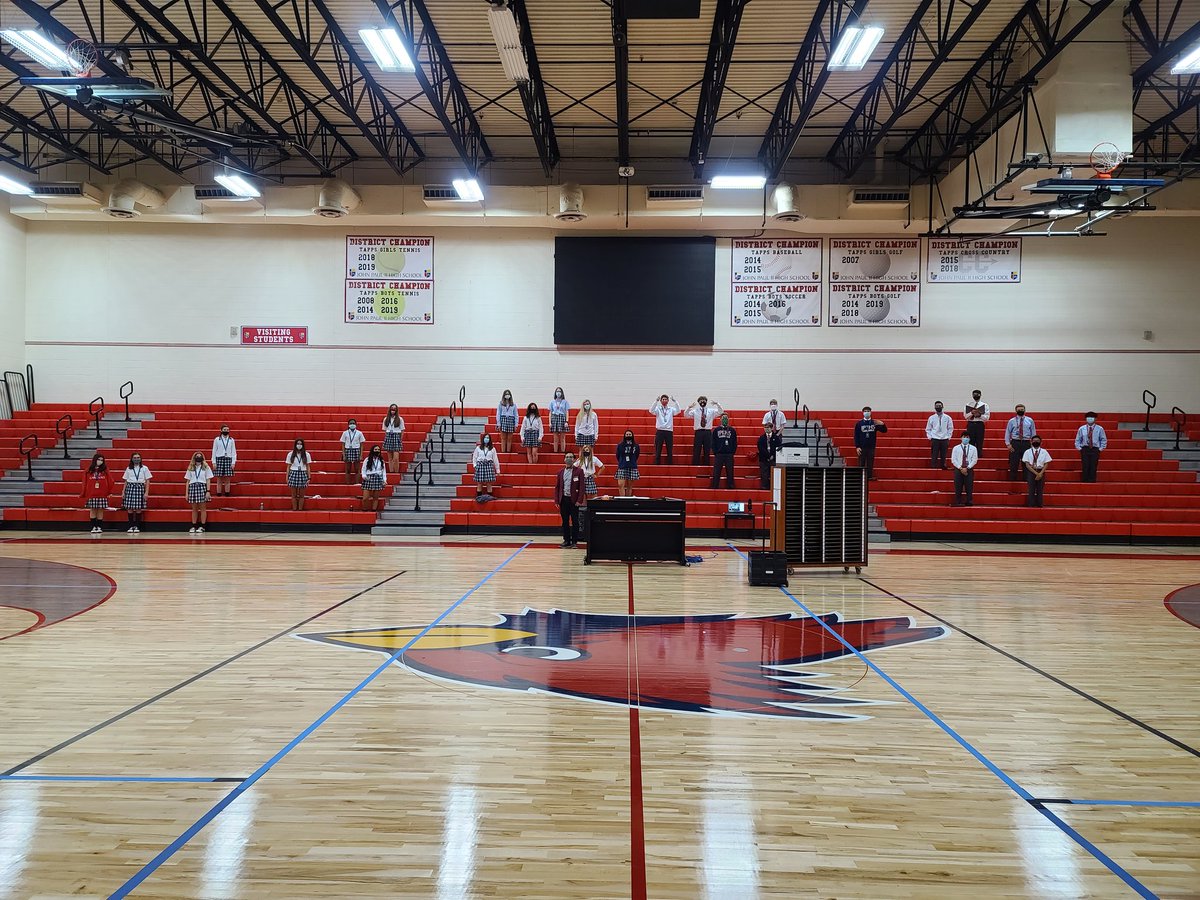 JPIIHS_Choir's tweet image. Not exactly the whole choir, not exactly the choir room, but we're going to make it work! (You can't see them, but 1/3 of the choir is on the laptop by the keyboard!)