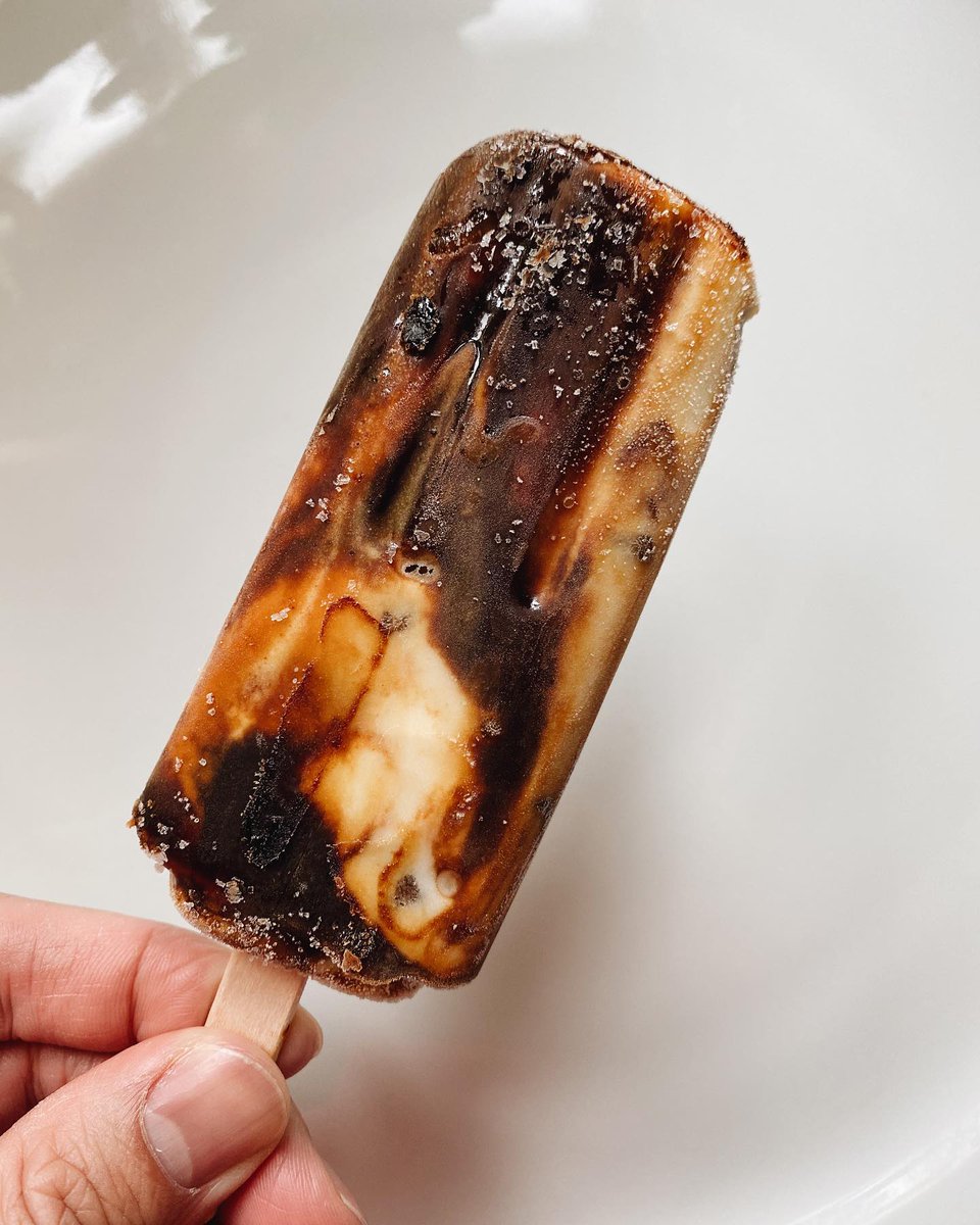 receta_asiatica's tweet photo. Bubble tea ice cream, delicioso con esa salsa de azúcar moreno taiwanés y la textura QQ de las perlas de tapioca... si lo encuentras en tu supermercado no mires el precio solo pruébalo 😂
#bubbletea #icecream #bubbleteaicecream #taiwanesefood #asianfood #foodporn #ñamñam https://t.co/WzQVfzuTFQ