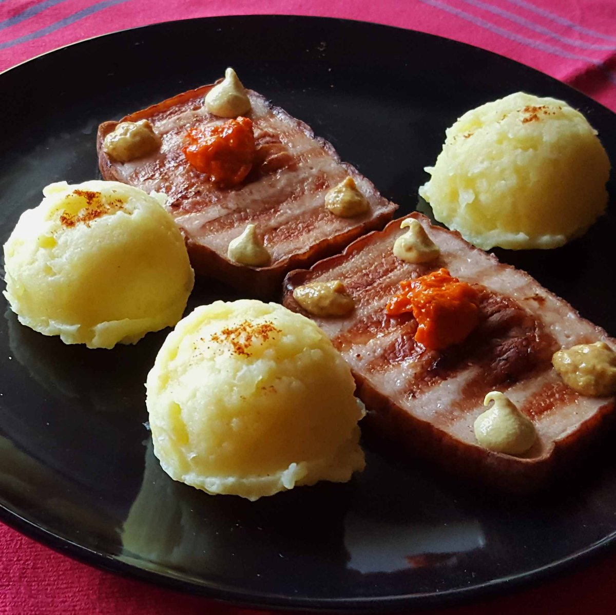 MikeKocht's tweet photo. Für mich der Star beim heutigen Sommer #Twooking:
Der Salat aus erntefrischen #Bohnschoten (#Fisolen #GrüneBohnen #Strangalan)
Mariniert mit #Knoblauch & #Zwiebel, steirschem #Kernöl
Dazu #Leberkäse vom #Grill und #Erdäpfelstampf mit #Kren (#Meerrettich)
https://t.co/WVdPs5IMzy https://t.co/77Sw8qEusR