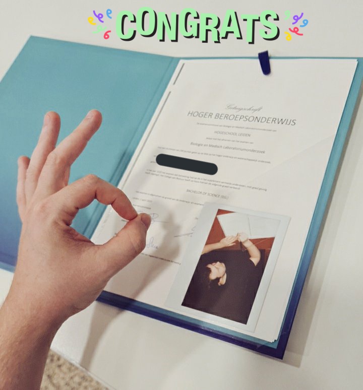 Today I officially graduated as BSc in Biology and Medical Laboratoryresearch (Life Sciences) 🧪🧬🔬

The guy at the desk made a polaroid of me, which I will treasure forever❤

Glad to be done and I have a long path before me in the medical world🤩
Let's do this!