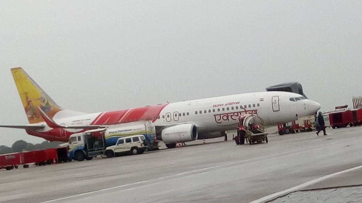 aaivjaairport's tweet photo. Updates on International Flight Operations
@aaivjaairport
20-08-2020
#VBMPhase5
@FlyWithIX
Flight No.IX 1636
DUBAI TO VIJAYAWADA
ATA-1631 hours
POB : 131+1 Infant
@AAI_Official
@MoCA_GoI
@DGCAIndia
@aairedsr https://t.co/b4uKJXofL9