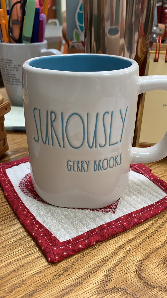 laurajunebrown's tweet photo. A new group of #PUPS are coming!! I canโt wait! #suriously @gerrybrooksprin and @wschics Thanks for my mug @SherryHeavin https://t.co/u16r3GUb7h