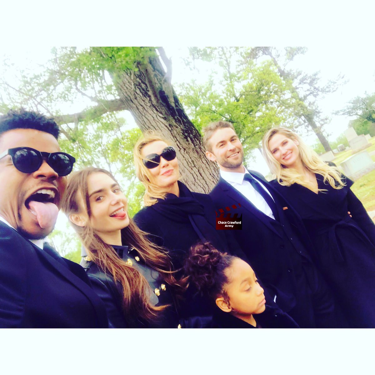 CCrawfordArmy's tweet photo. ⭐️#tbt Elenco de “Inheritance”.
#chacecrawford #lilycollins #rebeccaadams #connienielsen #marquerichardson #mariyahfrancis #williammonroe #laurenmonroe #catherinemonroe #scottmonroe #jeanmonroe #clairemonroe #inheritance #gossipgirl #natearchibald #theboys #thedeep https://t.co/kTk1xMfaf7