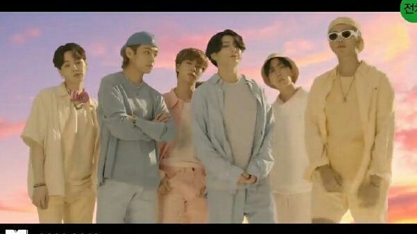 okiedokieJss's tweet photo. #DynamiteToday #DynamiteMV #Dynamite_BTS #DynamiteVideoTeaserTo50M 

Even the teaser is about to get 50million views and it's a bop. Imagine when the mv drops..we all can feel it, it's gonna be huge. DynamiteSOTY 😌💜 https://t.co/uZZEuLvTub