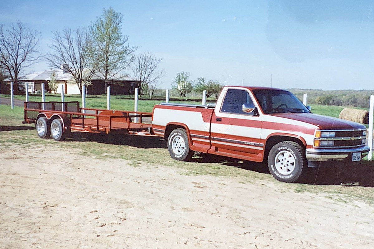 DCtrailers's tweet image. Taking it 🔙 24 years to the earliest days of our signature bi-fold gate and what’s now the #GTU model. Check out this #Throwback #6GT model 😍 circa 1996 #DoWork #Tbt #DCtrailers