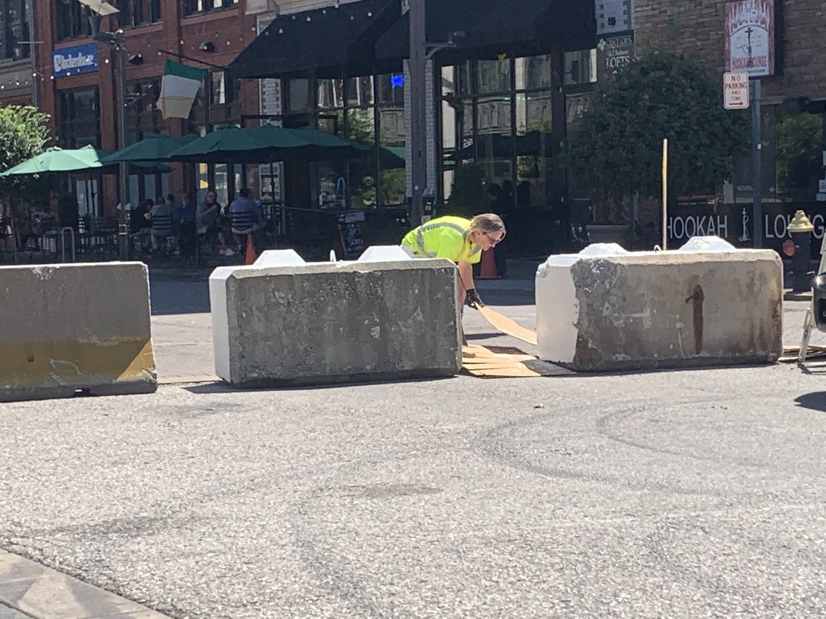 Barricades being put up at Washington and 14th - they look permanent 🤷🏻‍♂️ #stldowntown