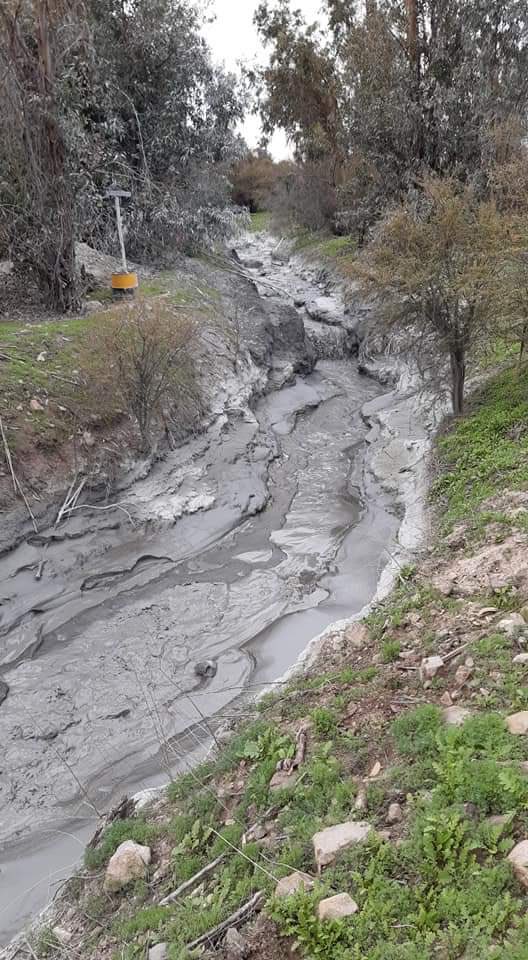 ANDRESVASQUEZM's tweet photo. Fiscalización a Relave Las Tórtolas

En virtud de las imágenes difundidas en RRSS. He solicitado se oficie a la brevedad a Sernageomin y a Superintendencia del Medio Ambiente, posibles escurrimientos de material residuo a canales.
La Autoridad Ambiental y Minera debe fiscalizar. https://t.co/9ivZIe1Vwi