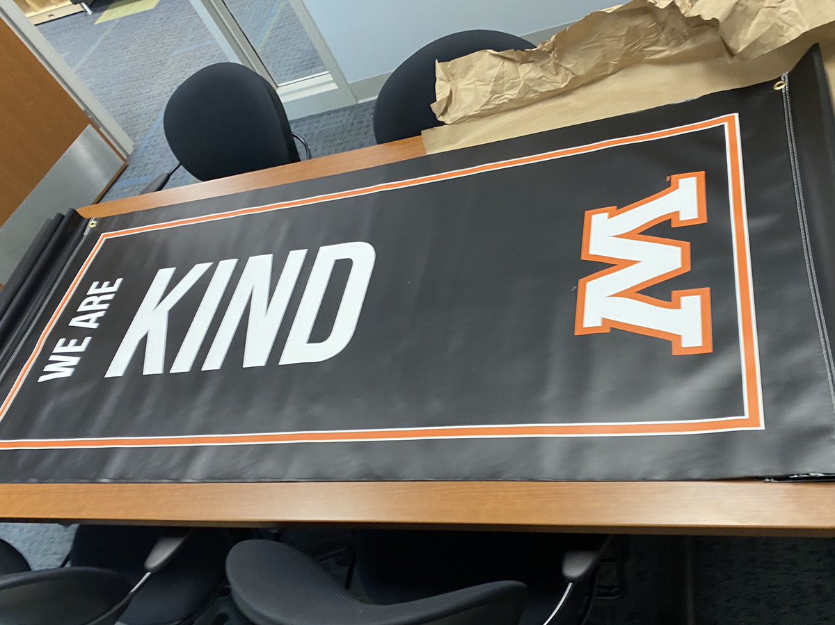 MoorheadOrch's tweet photo. Our new school banners arrived today!  #SpudPride https://t.co/gv82PJA2Bk