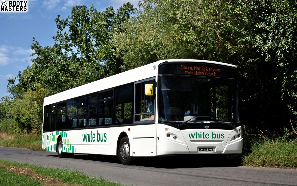 rootymasters's tweet image. White Bus of Winkfield have repainted their yellow ADL Enviro300 B60F bus into full fleet livery. Quite the transformation! @WhiteBusService @lewisjnagle