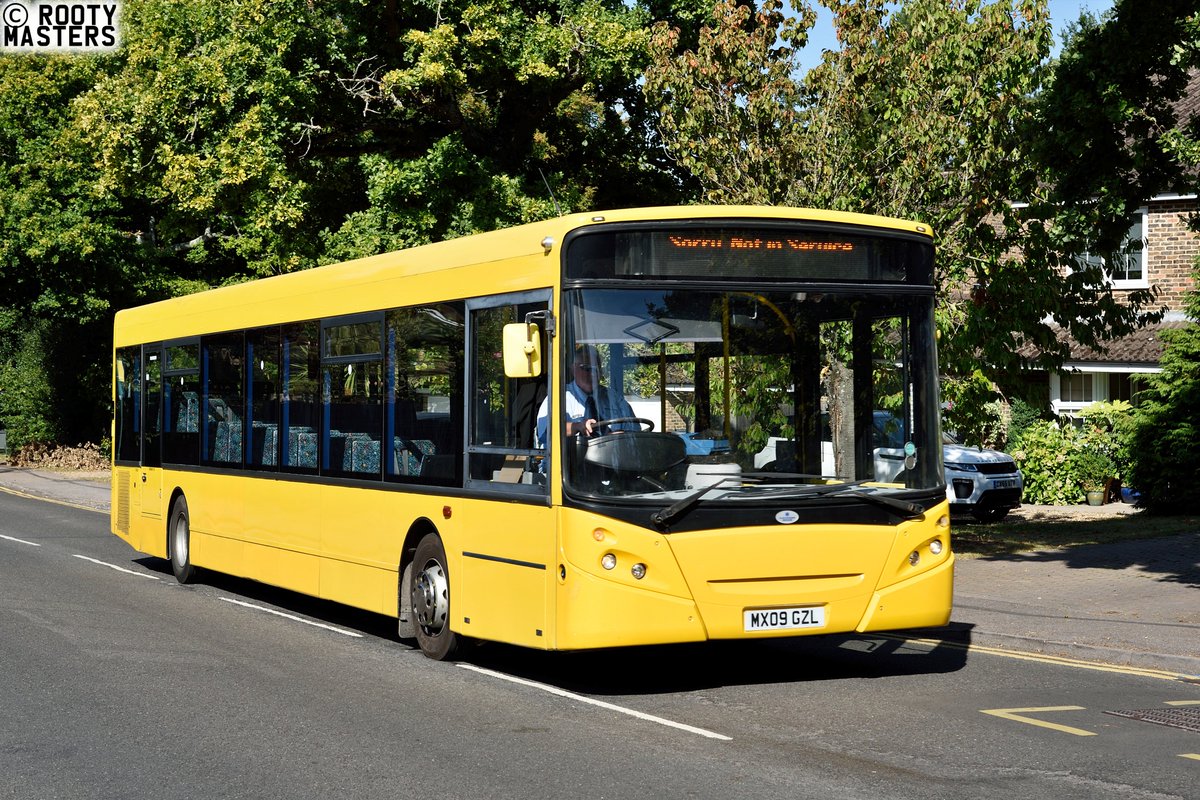 rootymasters's tweet image. White Bus of Winkfield have repainted their yellow ADL Enviro300 B60F bus into full fleet livery. Quite the transformation! @WhiteBusService @lewisjnagle