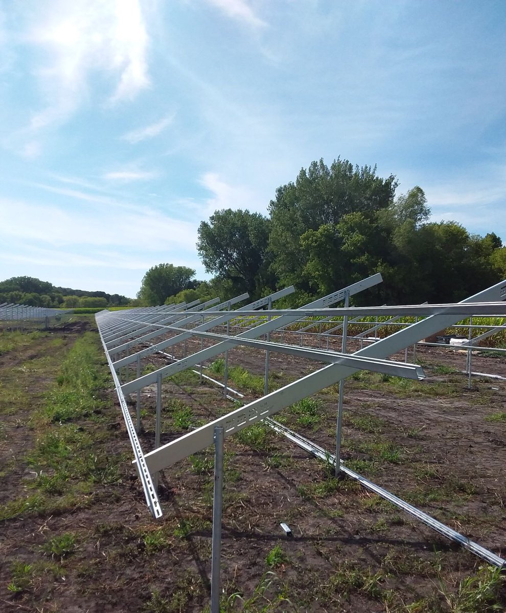 apa_solar's tweet photo. "Does anyone have a straight edge or a string line? Never mind I will use this Ready Rack row."

The APA construction team is killing it in Minnesota. Great job team! This is what excellence looks like.

#apawesome #apasolarracking #krynockbrosconstruction #ReadyRack https://t.co/5EYY3b4wSA