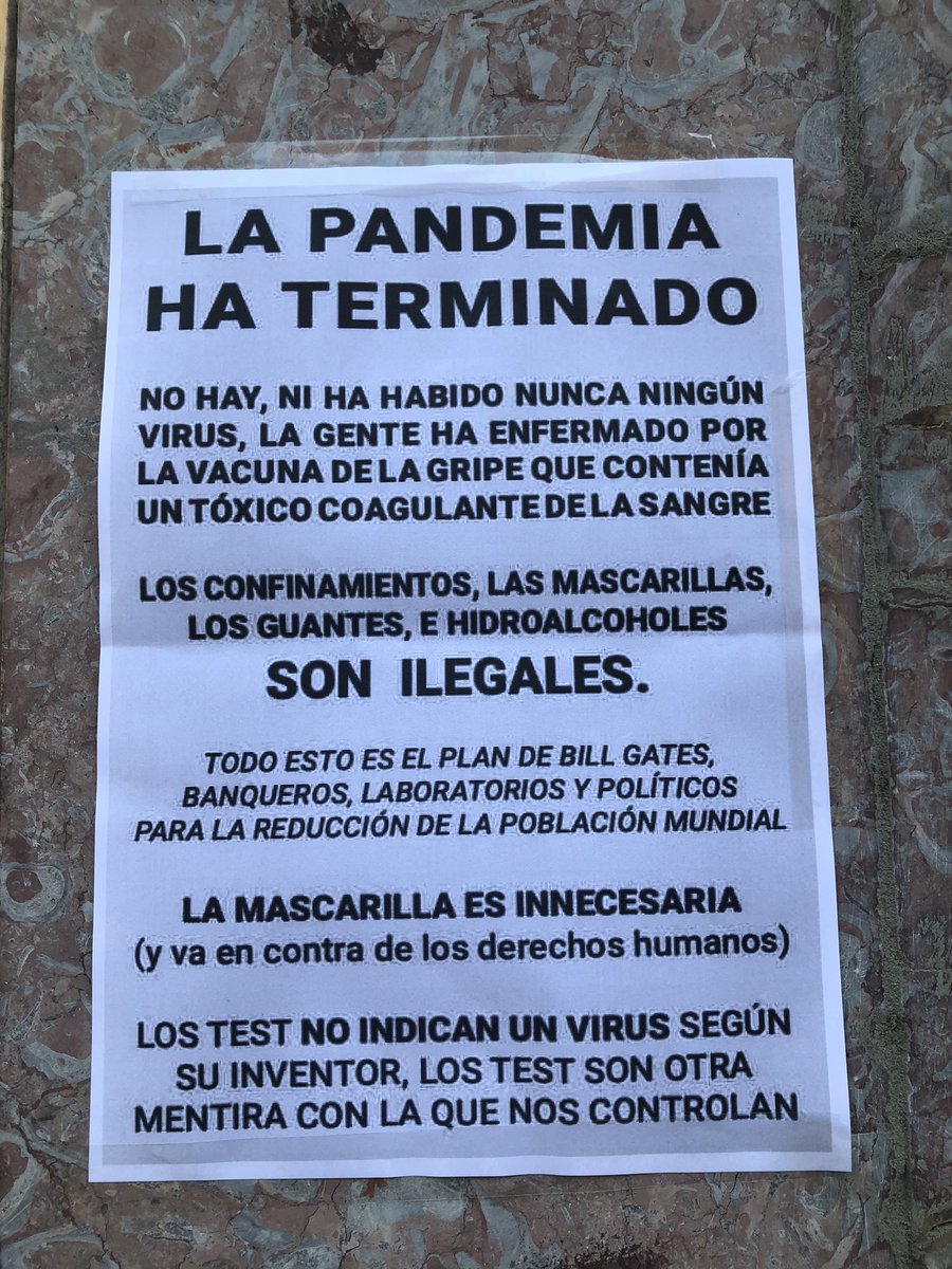 lamamapediatra's tweet photo. Estas dos joyitas de carteles estaban colgados al lado de la portería de mi casa. Ahora ya es papel para reciclar. Mezcla de tristeza y enfado... a dónde vamos a llegar? De esta solamente nos sacará la ciencia, no tengáis dudas... https://t.co/RGe1UB7LKb