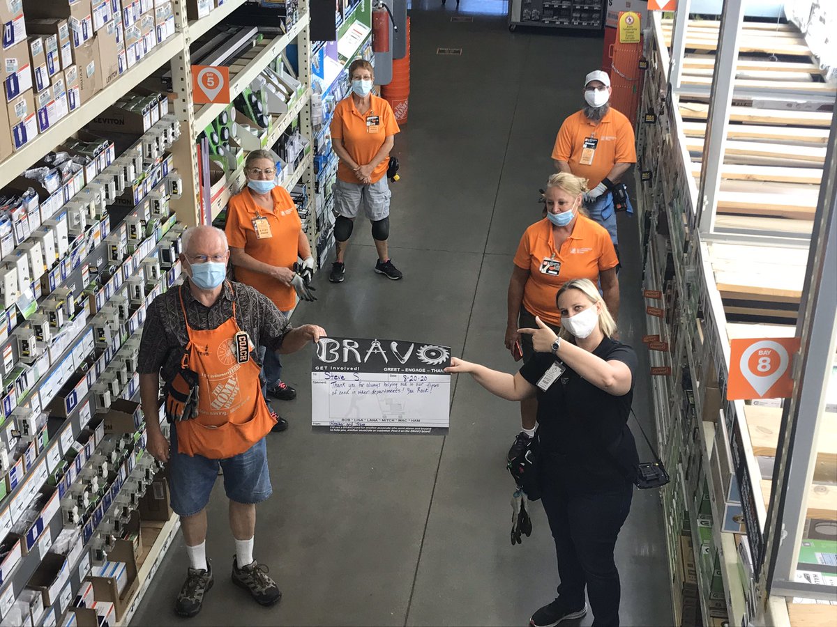 Jamie_0514SM's tweet photo. Recognizing some amazing associates for excellent customer service with some GIANT BRAVO cards!! Thank you to all these associates who go above and beyond for our customers 🥳👏🎉! @ericbernal01 @JasonGu17156387 @ChristyKasper @rob_elwell @Arturo85116534 https://t.co/yEqXQePizw