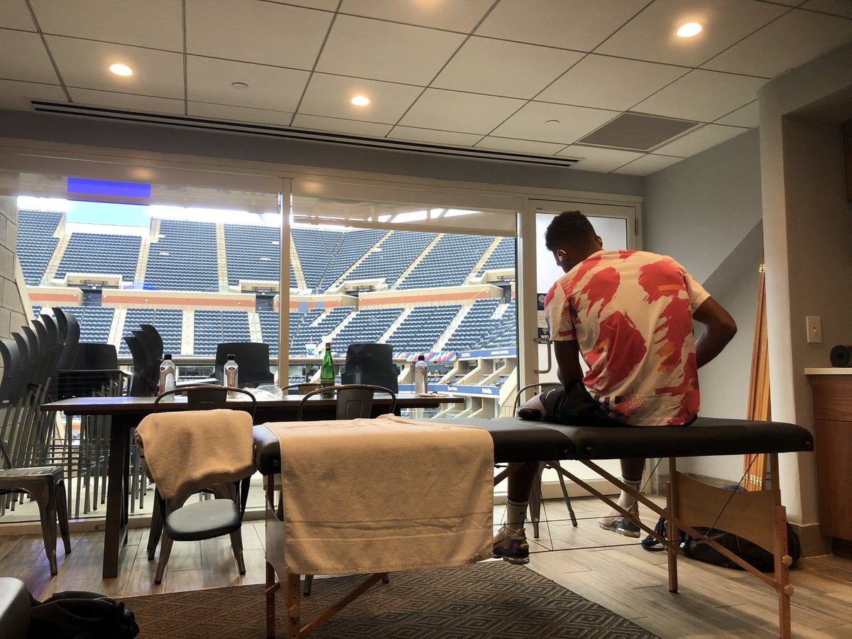 ZeTeamCan's tweet photo. J-2 avant @CincyTennis et @usopen 
Pics from ZeTeam in ze bubble
💪🏽🧙🏼‍♂️💂‍♂️🦟🔑
Bonne frappe sur Armstrong avec Shapo ✅ ce matin. Lounge 215, ça traite masqué 😷et #çacavale https://t.co/ysTtTfTlnX
