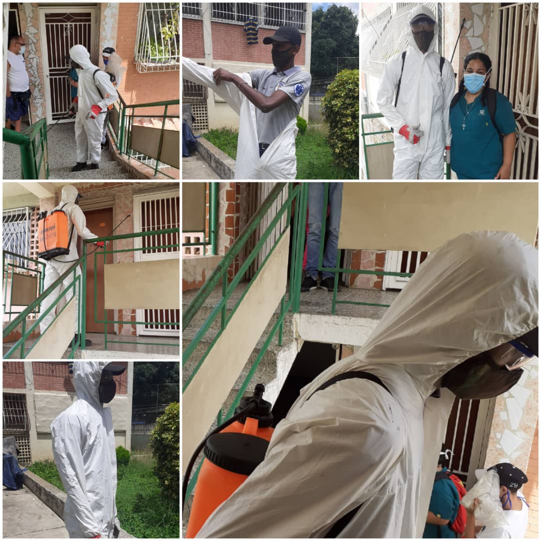 Eje13SucreCcs's tweet photo. Desinfección en Bloque 12 Simón Bolivar Donde Pac dio positivo a Prueba Covid-19 y se encuentra aislada  🚷☣️  #Covid_19 #FelizJueves #Venezuela 
#psuvcaracas 
@ErikaPSUV 
@dcabellor 
@eduardopinate
@AYmca13 
@ubch_santateresita
@Colonbelki1 
@yukemberly 
@GaryPacheco15 https://t.co/4Mwg6OERQ5