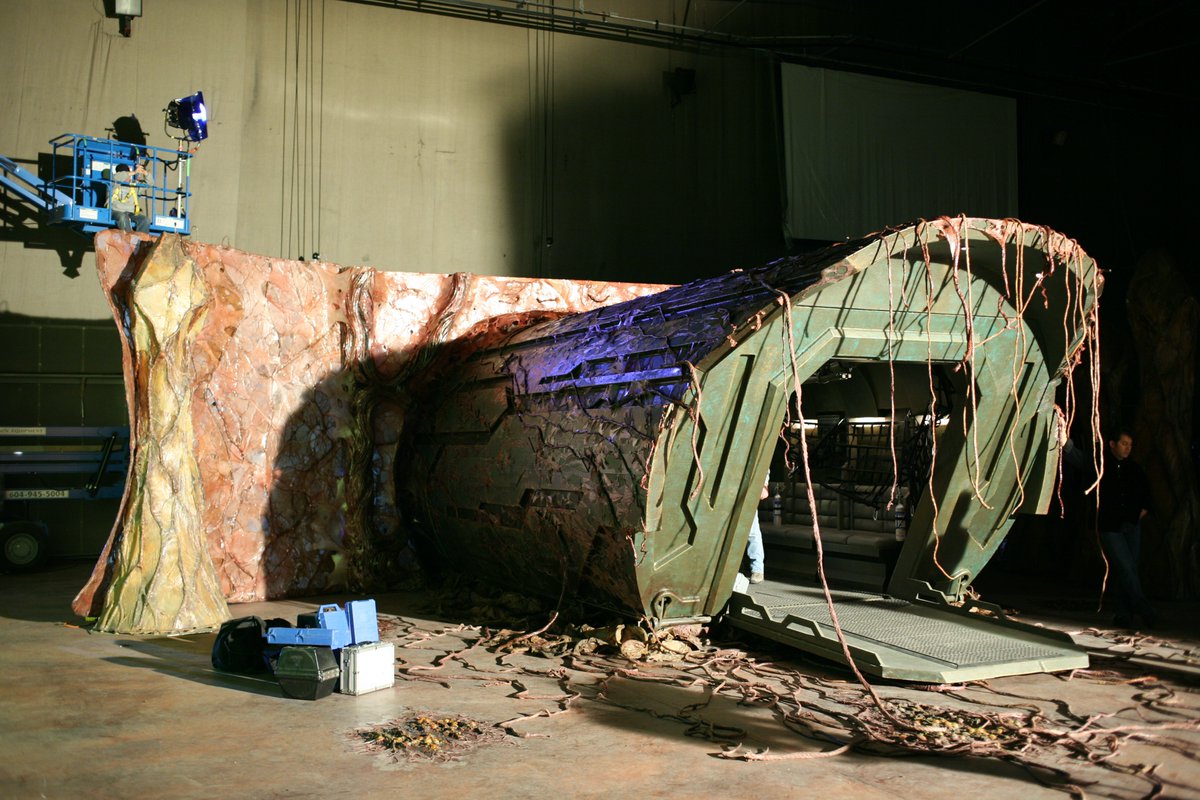 BaronDestructo's tweet image. Behind the scenes on #StargateAtlantis &quot;The Seed&quot;
The puddle jumper
#Stargate #Atlantis #SGA #SciFi #ScienceFiction