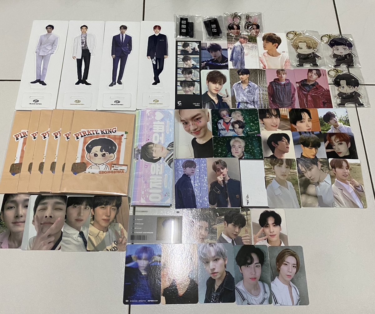 Seoul_Storage's tweet photo. to all Dalgona customers❣️

📌 a thread

these are unclaimed (+ seonghwa cupholders not in the pic)

if you spot yours, please send an email stating following this format :

Twitter username : 
Items (along with proof of purchases) : 

to seoulstorage17@gmail.com by Saturday— https://t.co/3bc5U4Qxr7
