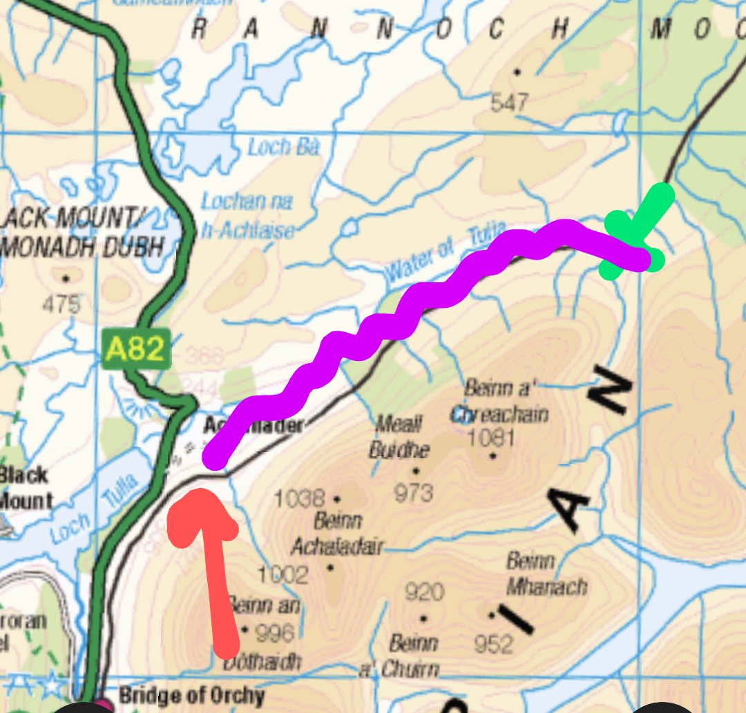 The goal was to park at a little farm/old Castle (Red Arrow). A out 1km off the A82, as there was a P - for parking there (see second picture, screengrab). Perfect. /2