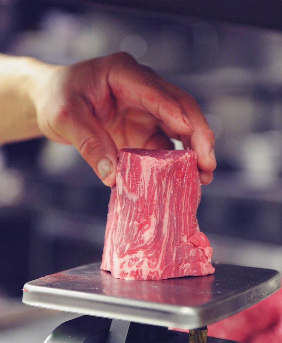 Your filet handled with care, from start to finish. Reservations and online ordering for carry out in Pearland and the Woodlands, is available at Killenssteakhouse.com. #killenssteakhouse #steak #dinein #togo #finedining