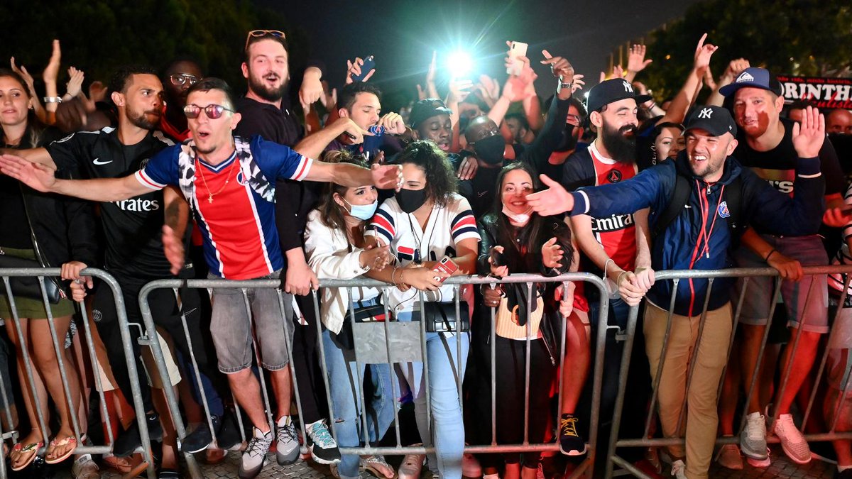 franceinfo's tweet photo. Finale de Ligue des champions : le préfet de police des Bouches-du-Rhône interdit le port du maillot du PSG dans le centre de Marseille dimanche

https://t.co/z4iMRskvyI https://t.co/DGXLAtk6wB