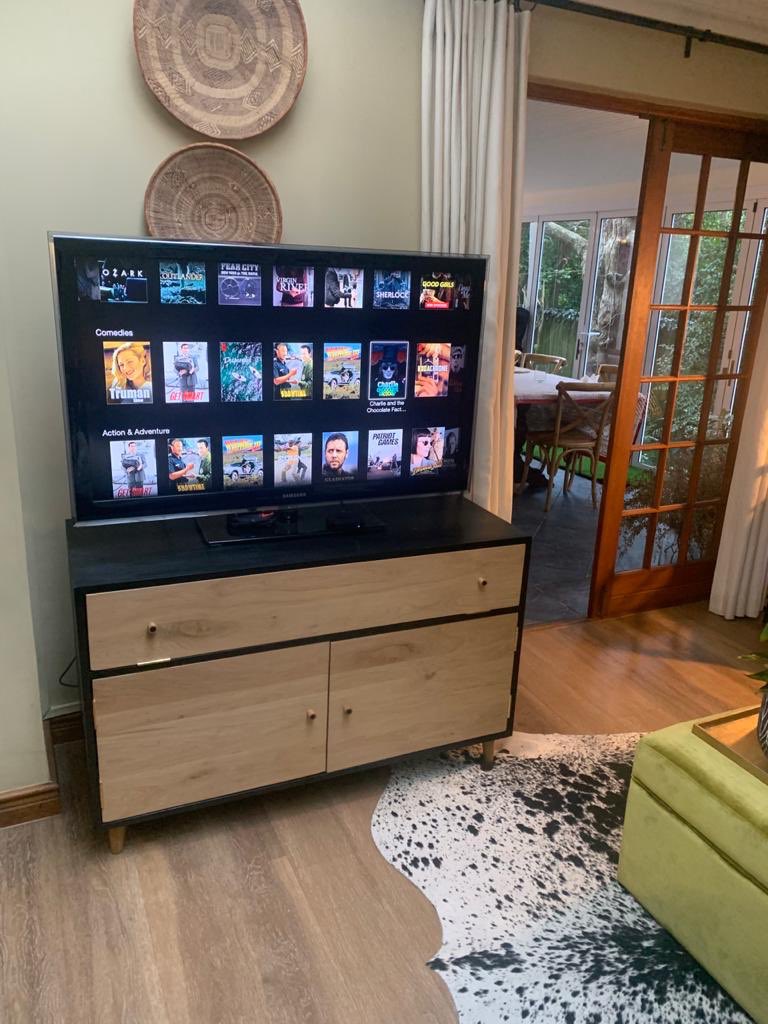 ConeyTimbers's tweet photo. Our ‘Geraldine’ Plasma unit works so well based on the contrast of matt black and rustic French Oak. Minimalist, elegant and contemporary all in one. Top shelf hides all the tech and wires and bottom cupboards has generous storage. #plasmaunit #custommade #sustainabledesign https://t.co/pUCZaqRJFt
