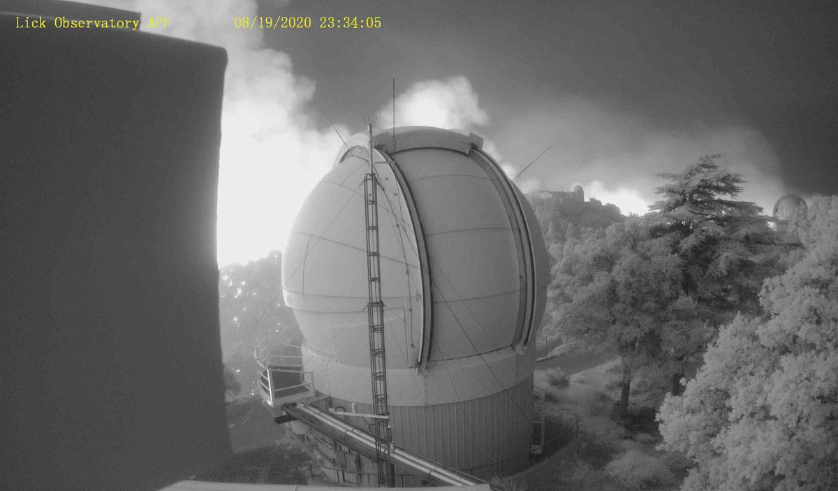 amarg408's tweet photo. Lick Observatory made it through the night ๐๐ #Sanjose #mounthamilton #LickObservatory #fire #CaliforniaFires https://t.co/BiFwRscomo