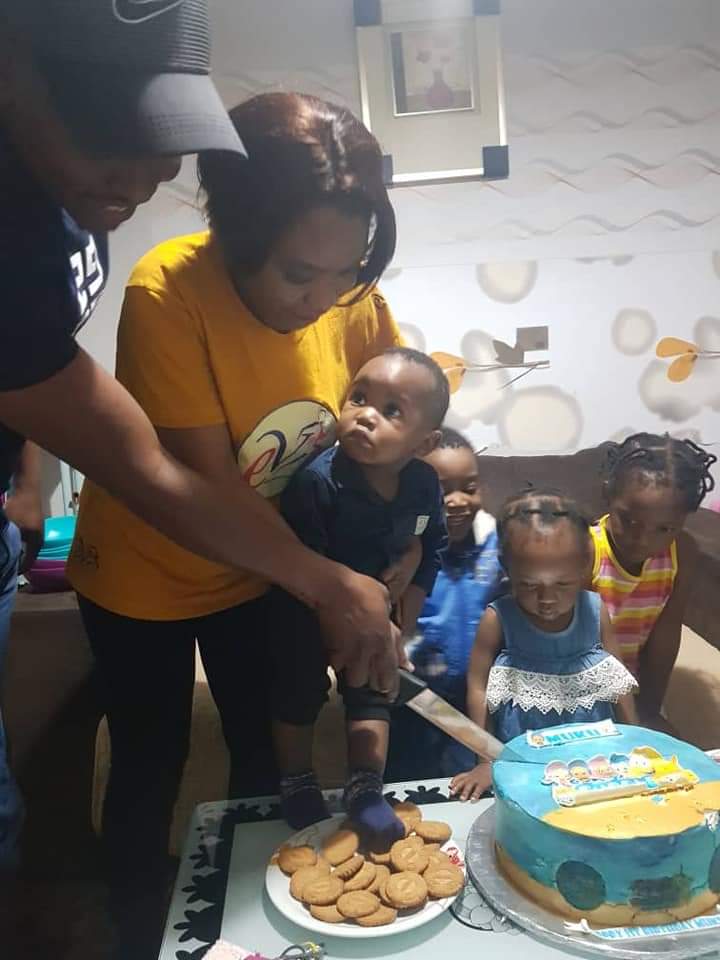 MahosiMaxwell's tweet image. When its your first birthday you can even step on your food 😆😍 🥰 It was such a blessing celebrating the birthday of my 2nd born son #Verron