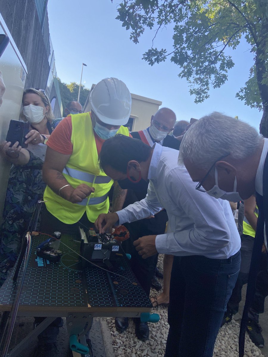 CRivenq's tweet photo. Rencontre avec de nombreuses entreprises et start-ups autour du #numérique telles qu’#Agarta, #CleanBill ou #JSCFrance qui déploit la fibre #WiGard avec SFR sur le département du @Gard comme nous en avons eu la démonstration à La Grand’Combe (3/3) https://t.co/SP9DT2q2F0