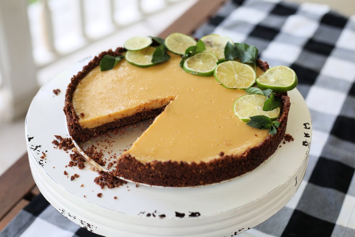 CleverHousewife's tweet photo. Try your hand at this easy recipe with a lot of wow factor. It’s Key Lime Pie with a chocolate crust using AMERICAN HERITAGE® Chocolate! @Choc_history #ad https://t.co/RVFfOMDzXA Visit here for more recipes and activities -> https://t.co/aF91r4OSub https://t.co/iXWLVepGqw