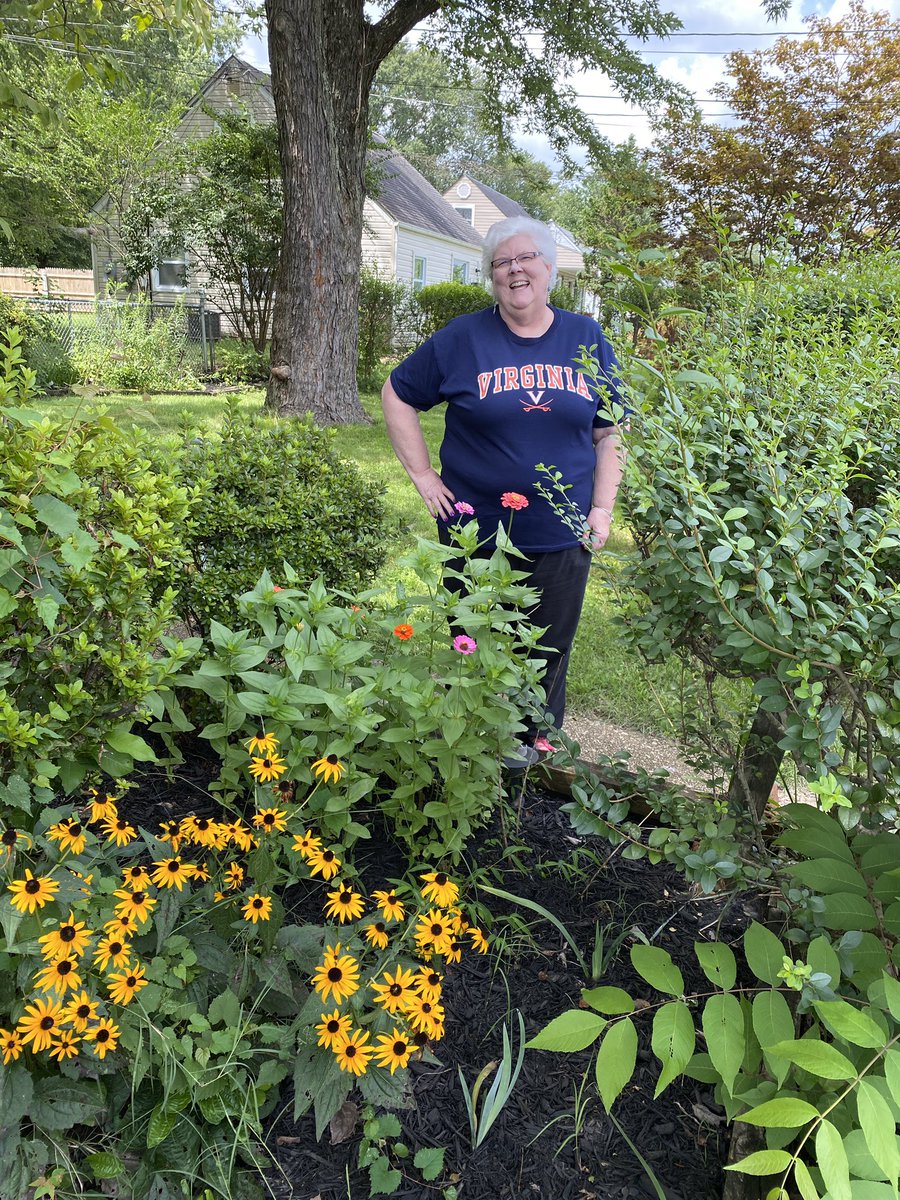 write4jan's tweet image. Taking a stretch break between training classes! Teachers are back to work in FCPS! #WeAreFC @fcacad @FallsChuchHS @fairfaxcountyschoool @nursingfcps