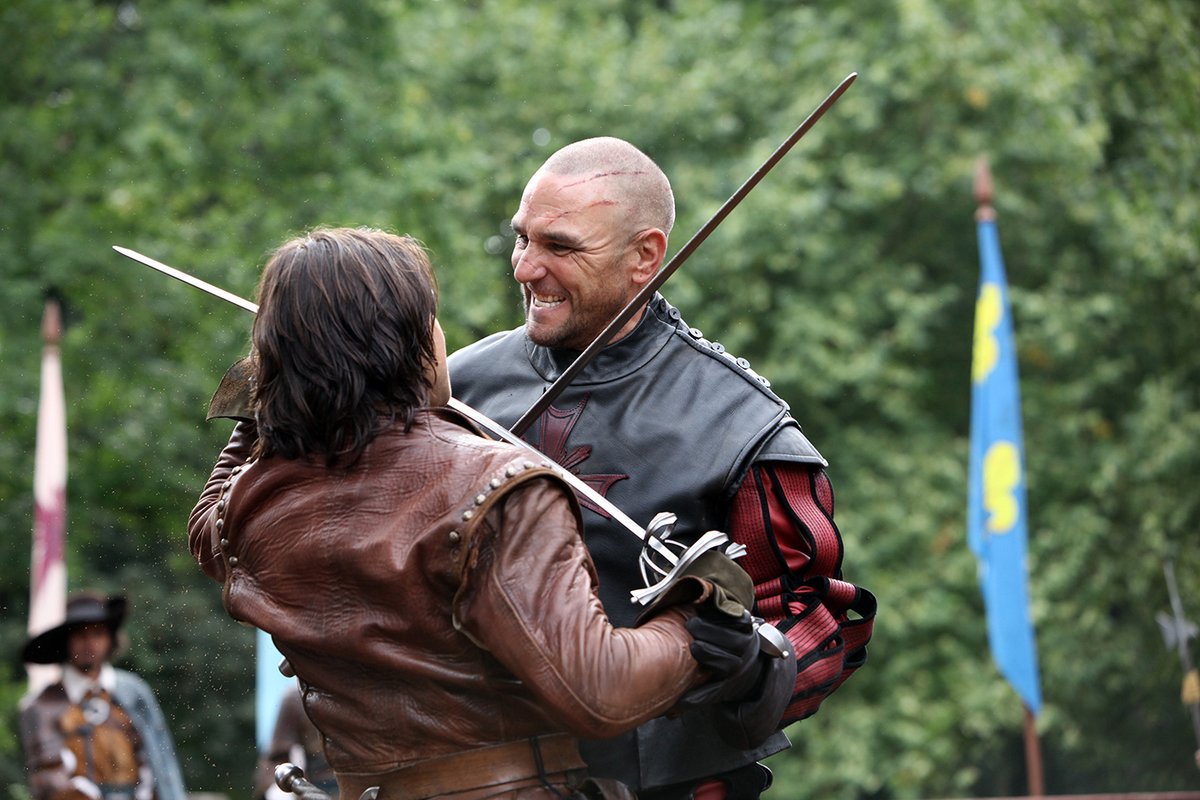JuttaFreudig's tweet photo. #MusketeersEurope When #DArtagnan became a Musketeer ⚔️#TheMusketeers S1ep8 The Challenge ⚜️ #LukePasqualino #lucapasqualino #Athos #TomBurke #Aramis #SantiagoCabrera #Porthos #HowardCharles #KingLouis #RyanGage #Labarge #VinnieJones #ThrowbackThursday https://t.co/FgPCDmKwZR