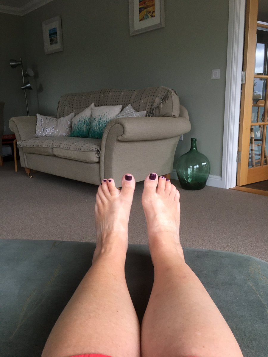Garvachy11's tweet photo. I have been moaning about pulling a muscle in my leg and not getting out walking/ running all week. My husband ordered me to sit with feet up tonight as he is fed up listening to me. Result for pampering. #ineedtorun #badpatient https://t.co/lnUNxFiQnU