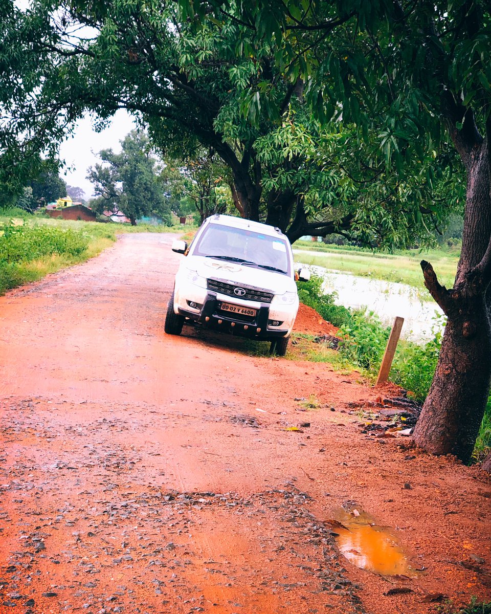 Millanks's tweet photo. Beast in Mud &amp; mines #safariclubbbsr #safaristrome an unplanned but super exciting drive though the nature’s beauty and on the wheels of TATA Safari strome , the real SUV , the ମାର୍କା ମରା 6600 beast on the muddy road ... https://t.co/3T1ZDoDqt6