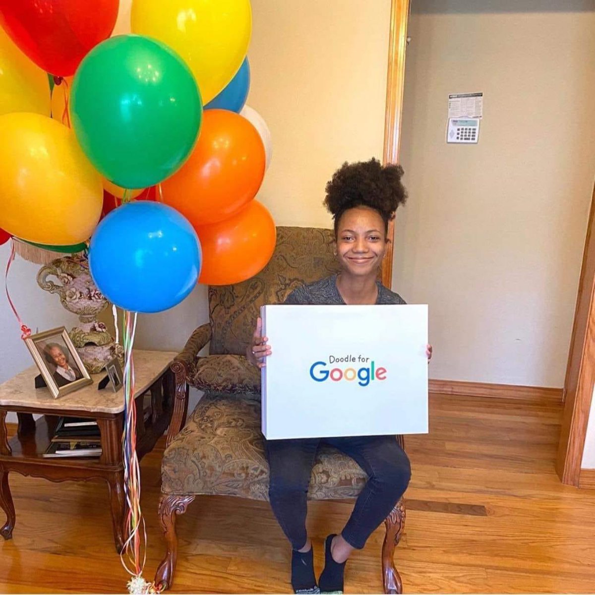 mia_wilson8's tweet photo. Can we please vote for this young lady? She’s the only Black finalist in the 10-12 category and her piece is inspiring. 🖤🤎

(Go to category 10-12 and scroll down until you see this pic. She's Lousiana.)

https://t.co/DMio9BSYL2

Voting ends Friday 8/21 https://t.co/PP22hL1q5A