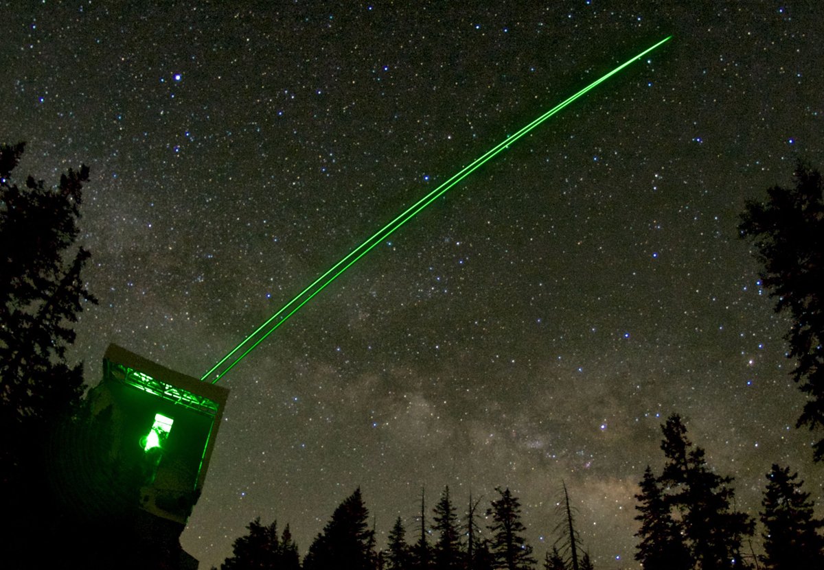 25/ Q: are all astronomical lasers orange?A: No. There are other lasers called Rayleigh lasers that can have different colors, like green, as in the image below from the Large Binocular Telescope in Arizona. S. Rabien