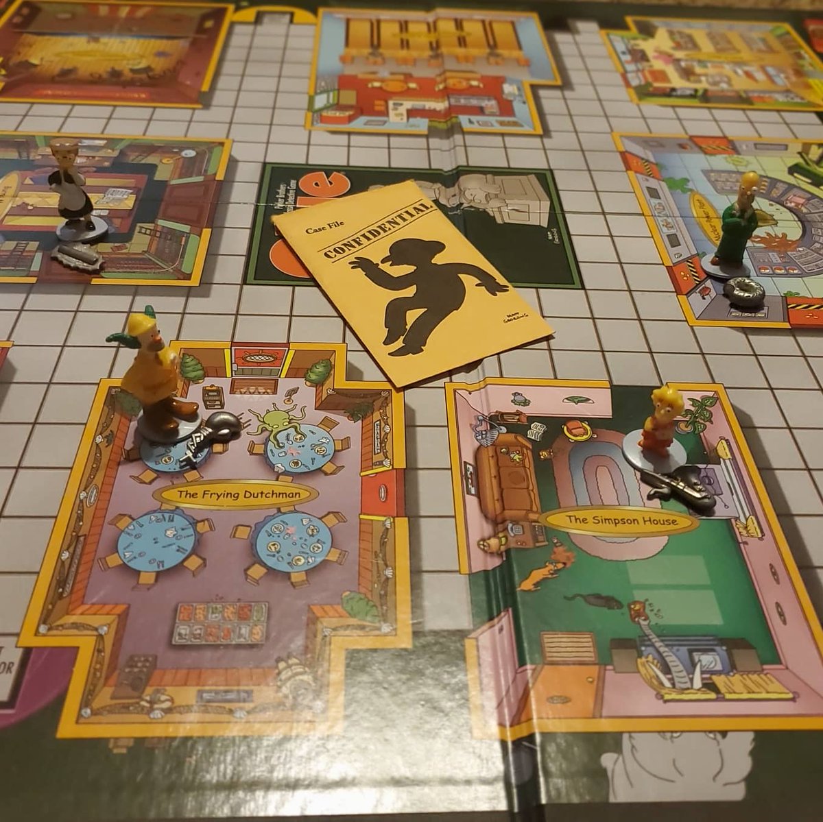 3boardbros's tweet photo. It's #throwbackthursday time! Let's go back to the early 2000s, when we obtained our first and only version of #Clue... #TheSimpsonsClue! I do wonder how long I thought a plutonium rod was just one of the normal weapons in every clue game 😆
#cluedo  #boardgames #throwbackgames https://t.co/LZq72WTsQU