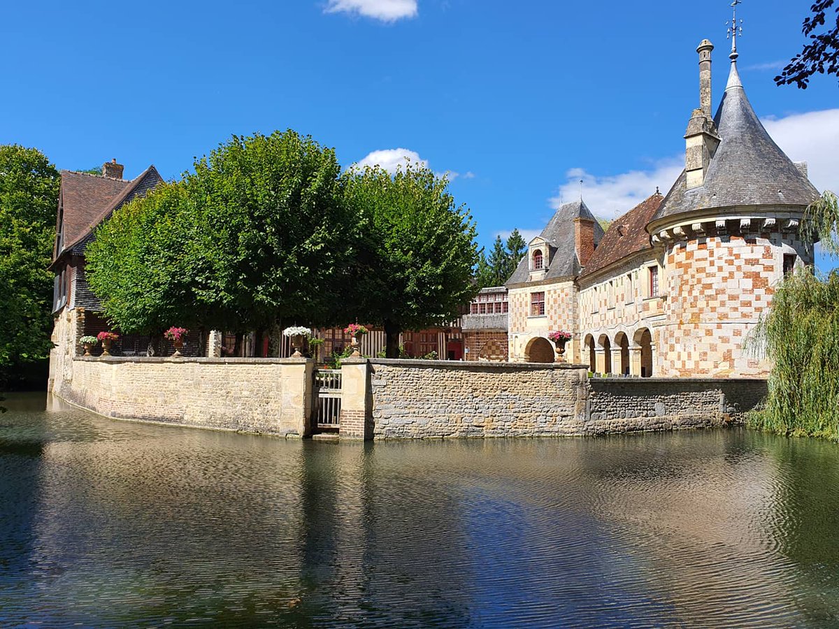 mickaelberthout's tweet photo. Visites du jour : le Château de #SaintGermaindeLivet, le Château de #Fervaques, le Manoir de #Bellou, et le Château du Breuil 🏰🏛
#France #Normandie #Calvados #LeBreuilEnAuge #Visite #Balade #Chateau #Manoir #Monuments #Patrimoine #Tourisme #JaimelaFrance #NotreBelleNormandie https://t.co/DLQdaU38wO