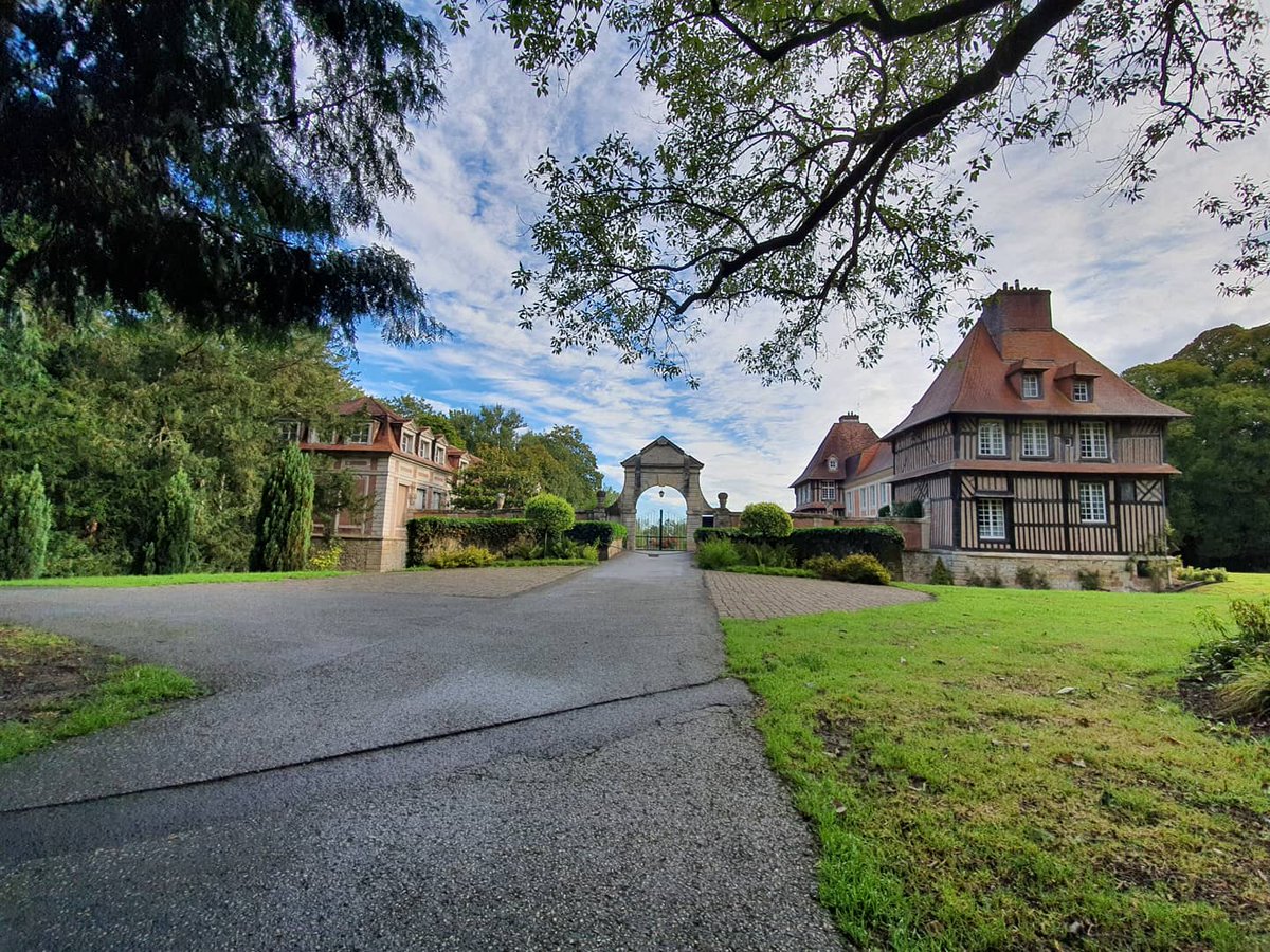 mickaelberthout's tweet photo. Visites du jour : le Château de #SaintGermaindeLivet, le Château de #Fervaques, le Manoir de #Bellou, et le Château du Breuil 🏰🏛
#France #Normandie #Calvados #LeBreuilEnAuge #Visite #Balade #Chateau #Manoir #Monuments #Patrimoine #Tourisme #JaimelaFrance #NotreBelleNormandie https://t.co/DLQdaU38wO