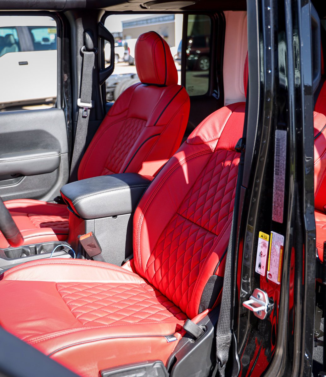 IntegrityCustom's tweet photo. 2 Row Tekstitch for this JL🔴🔴🔴

#integritycustoms https://t.co/U2LsZSoqoo