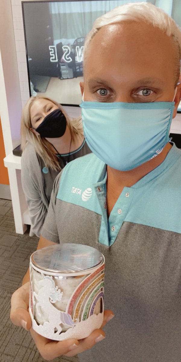 MIRANDA!  This girl being thoughtful as usual.  I love unicorns AND glitter 🦄.  The real award goes to her and the Oxford AT&amp;T store for achieving 2020 BIZ EXPERT STATUS!  Congrats 🎈 @SandaAtana <a href="/DemetrusHayes1/">Demetrus Hayes</a> <a href="/GreaterLakesMkt/">Greater Lakes Market 🌊</a> @ATT_ARUnited #WeAreGLM #attemployee <a href="/JayPeter27/">Jay Peter</a>