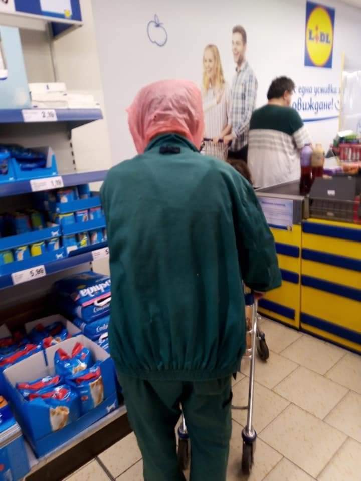 j0_ost's tweet image. Only in Sofia... safety first #lidl #COVID19 #diyprotection