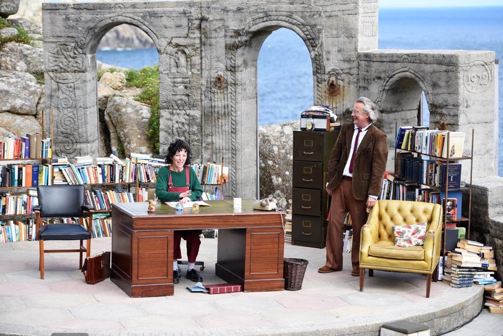 A massive shout out tonight to @JessJohnson2015 and @StephenTompki19 currently performing in <a href="/EducatingRitaUK/">Educating Rita</a> in the most miserable weather here. Such pros I can’t tell you #Thankyou