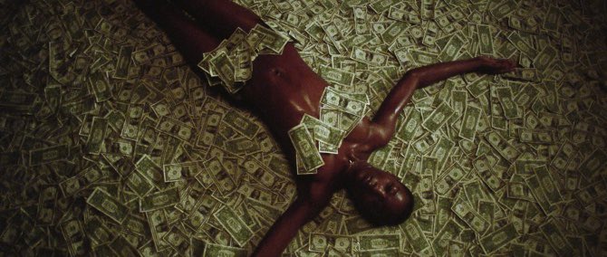 This scene pays homage to American Beauty, which is similar to Blonde in terms of exploring sexuality.