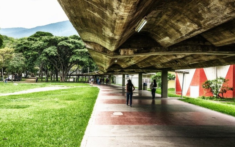 UCV propone clases semipresenciales para el nuevo ciclo bit.ly/34hV6qV 

#ClasesSemipresenciales #UCV #NuevoCiclo #NoticieroVenevision