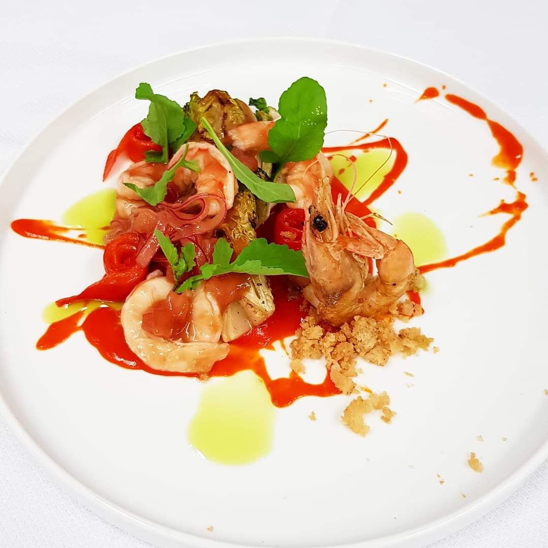 Gregor Palmetzhofer

Alpengarnelenceviche | Gegrillte Salatherze | Spitzpaprika.

#meyersguide #finedining #gastronomie #foodporn #traditionundevolution #regional #unserelobbyistdasprodukt #eurotoquesoesterreich