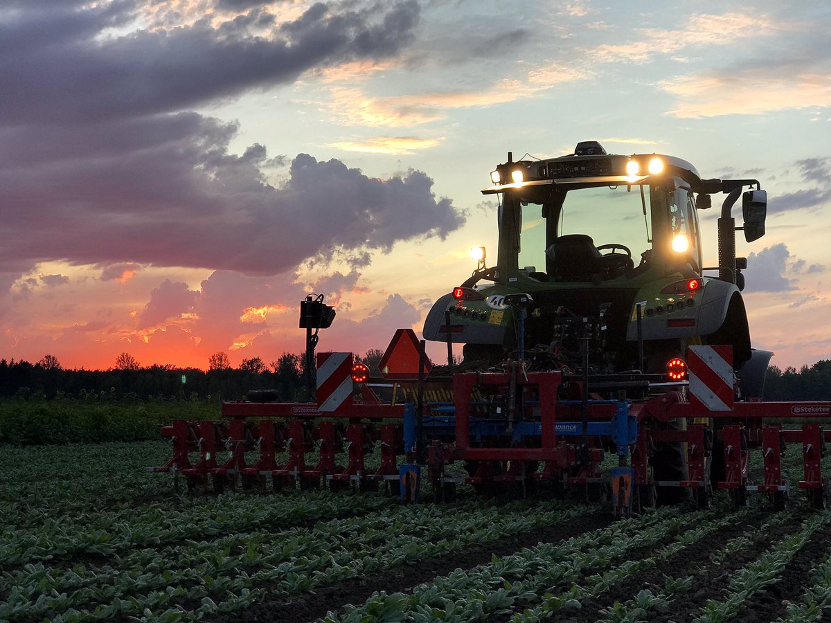 Genieten van één van de laatste blokjes loonwerk schoffelen dit jaar! En nieuwste <a href="/RavenEurope/">Raven Europe</a> spullen uitproberen #demo <a href="/AbemecFlevoland/">Abemec Flevoland</a>