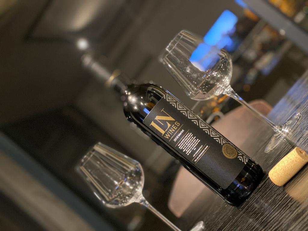 LNWines1483's tweet photo. THE KNIGHT IN SHINING AMOR
Sir-Wine-Se-Lot

#LNWines toast to the FUTURE, today. https://t.co/MUYTepYqi8